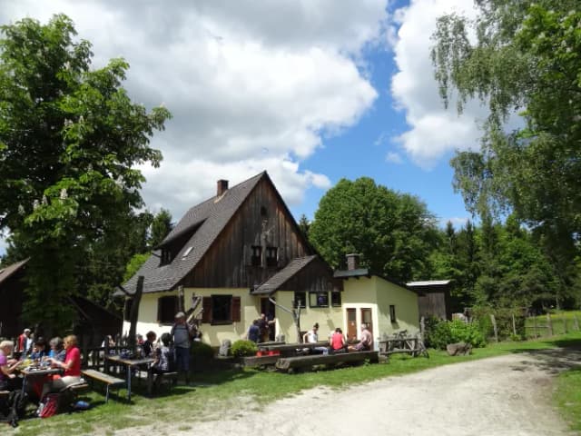 Blick auf das Forsthaus Aurora