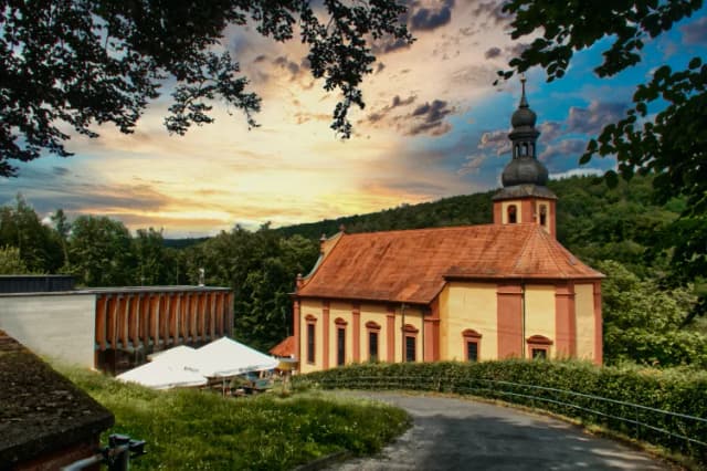 Blick auf die Wallfahrtskirche Mariabuchen