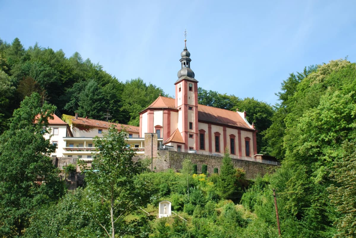Blick auf die Wallfahrtskirche Mariabuchen