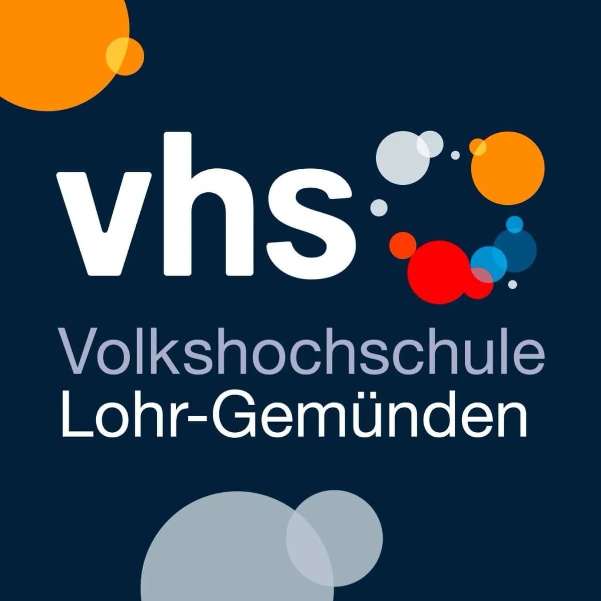 Logo der Volkshochschule Lohr-Gemünden: weißer Schriftzug „vhs" mit bunten Kreisen auf dunkelblauem Hintergrund, darunter „Volkshochschule Lohr-Gemünden".